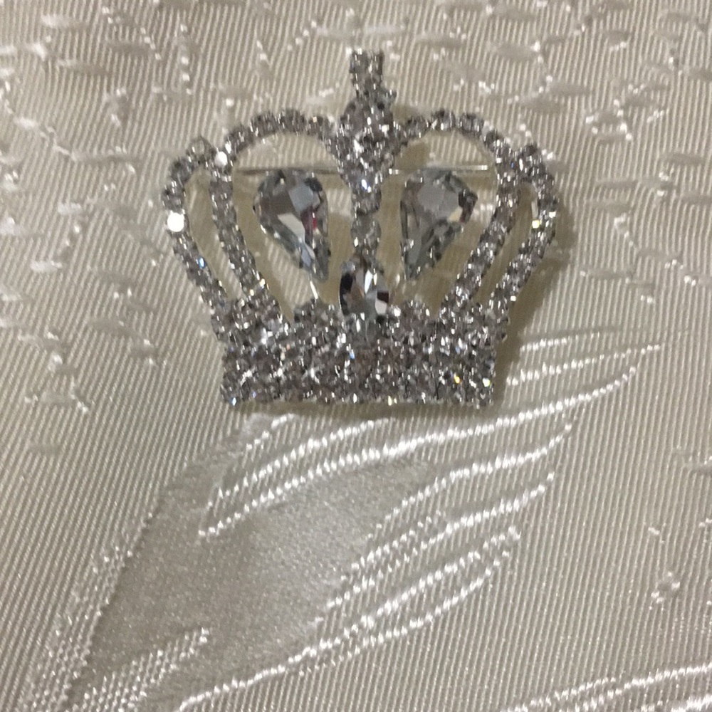 Crown Queen Pin, In good condition